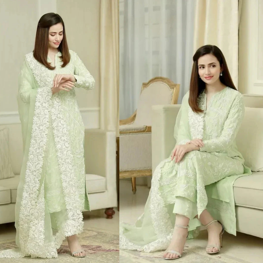 Bareeze Pista Embroidered Lawn 3 Piece Suit D/01 - D#30