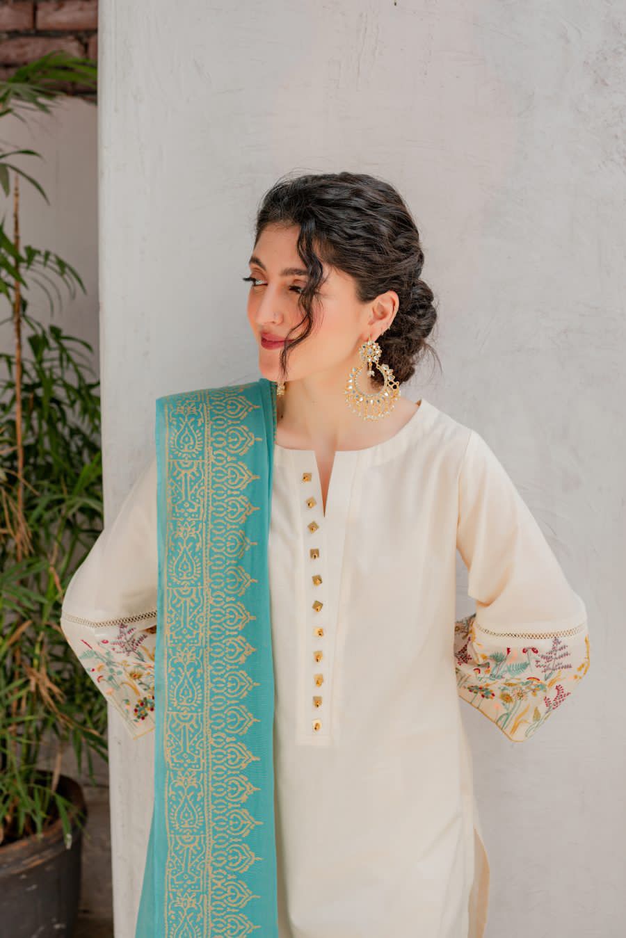 Off white Dhanak Embroidered 3 piece With Woolen Duppata Fcc-882
