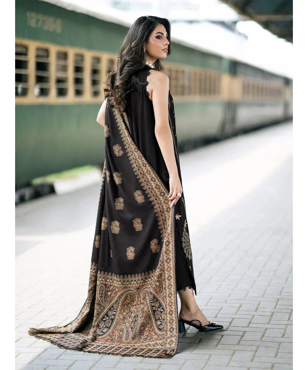 Izel Embroidered Dhanak 3 Piece D-90