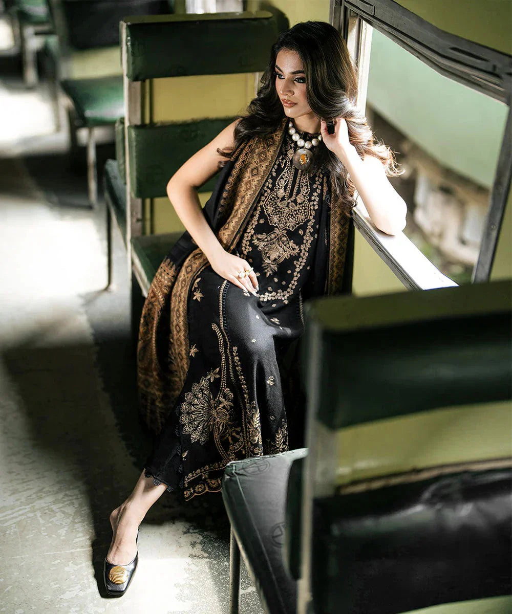 Izel Embroidered Dhanak 3 Piece D-90