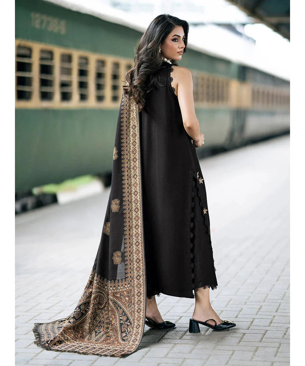 Izel Embroidered Three Piece Dhanak D-90