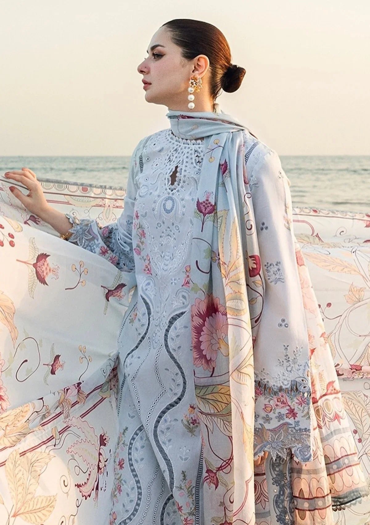 Qalamkar Chikenkari Embroidered 3 Piece Lawn Suit QL-1035