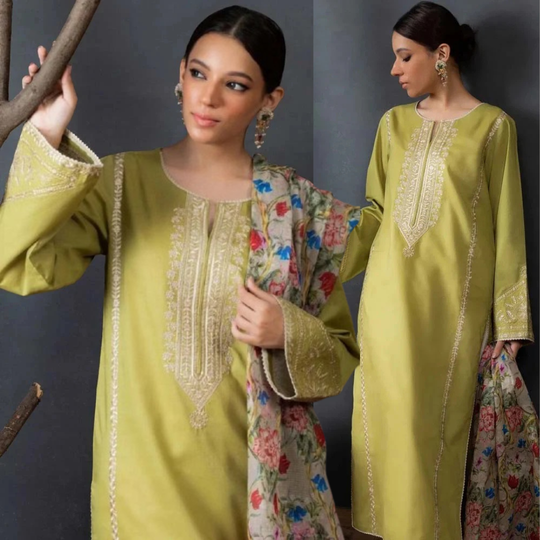 sapphire Embroidered Lawn 3 Piece Suit D/36