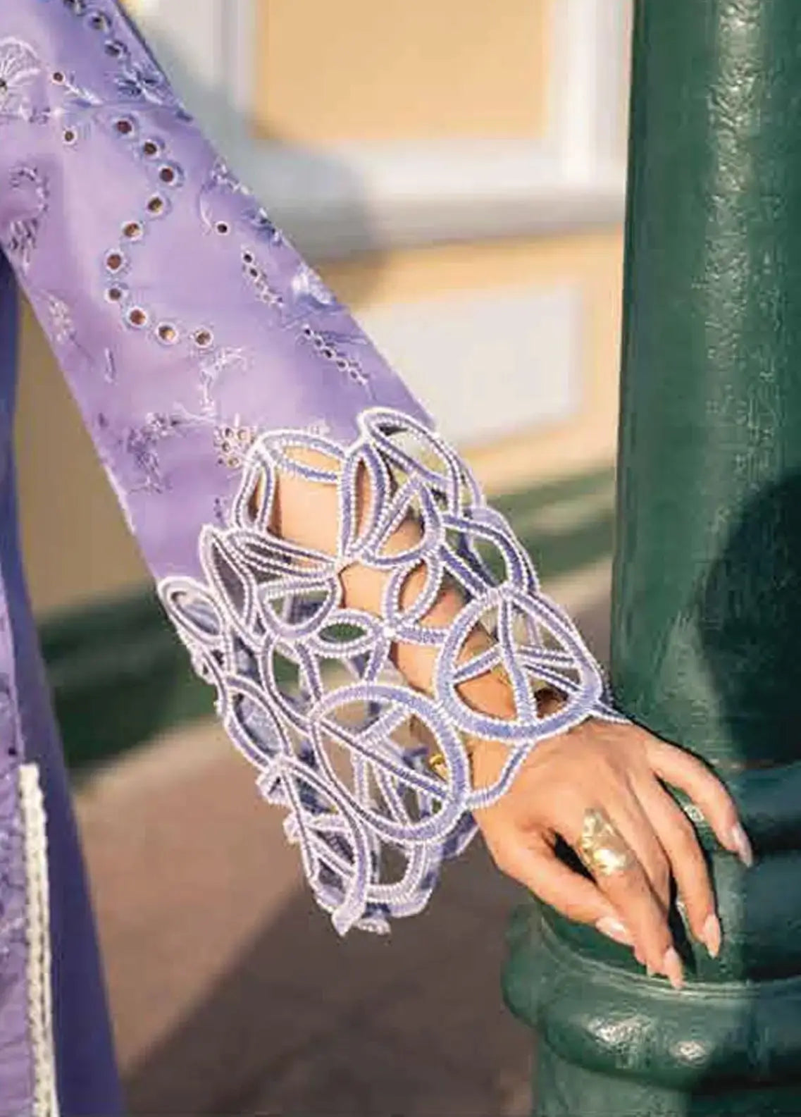 Mushq Embroidered Lawn 3 Piece Suit D/15